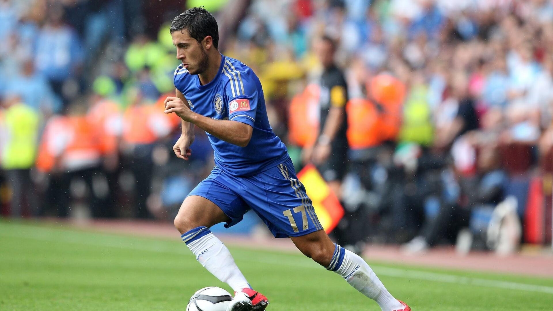 替补球员是否在关键比赛表现更专注稳定,替补球员应从什么位置入场